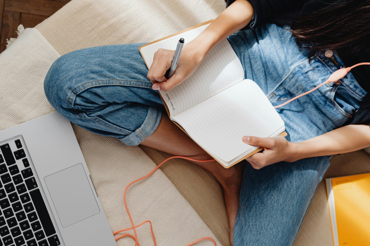 Jotting down food notes in a journal — tracking what you eat is the first step to finding triggers